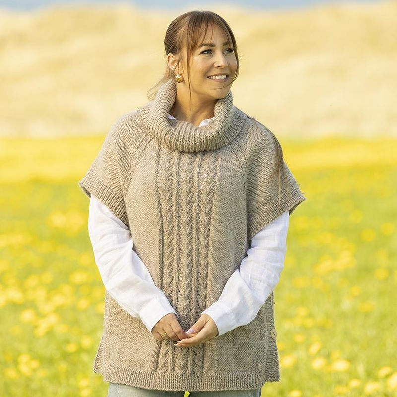 Snørose Poncho genser
